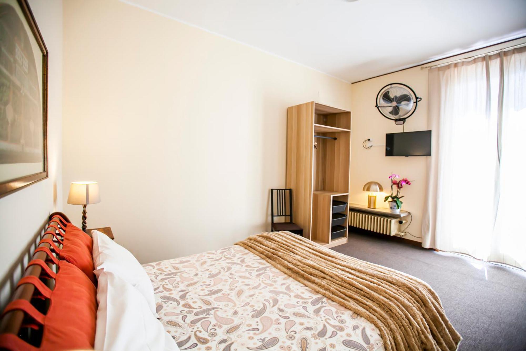 Darsena Di Riva Grande Hotel Moltrasio Kültér fotó